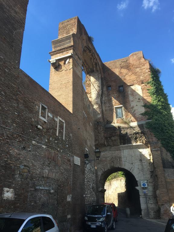 Delightful 100 Meters From The Colosseum Rom